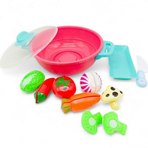 Різка овочей з каструлею