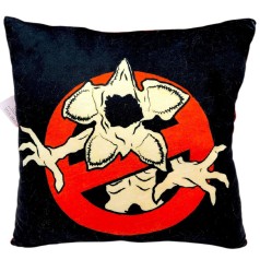 Подушка с принтом "Очень странные дела" 30х30 см