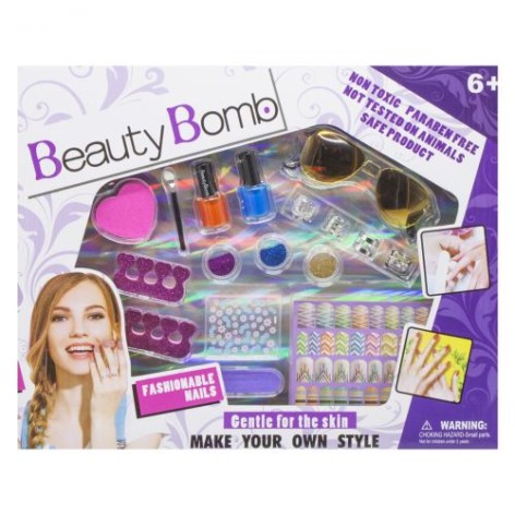 Набор косметики и аксессуаров "Beauty Bomb"