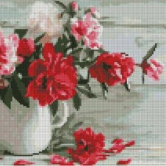 Алмазная мозаика "Красные лепестки пионов" 30х30 см
